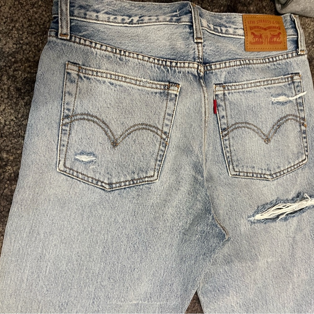 Levi's Women's Light Blue wedgie Straight Leg Jeans